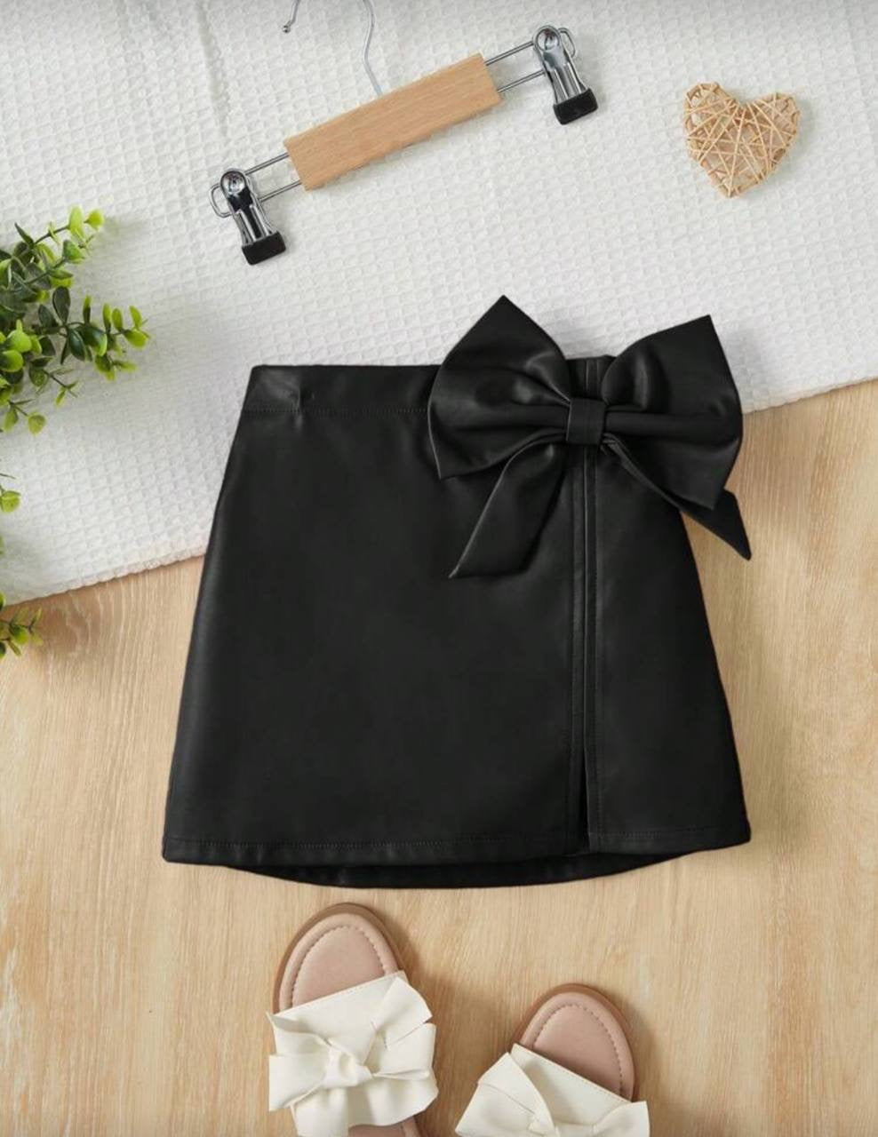 جيب جلد اسود بفيونكة