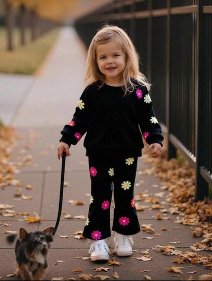 طقم بناتي خريفي أسود مزهر (سويت-شيرت + بنطلون فلير) - Kenda Shop
