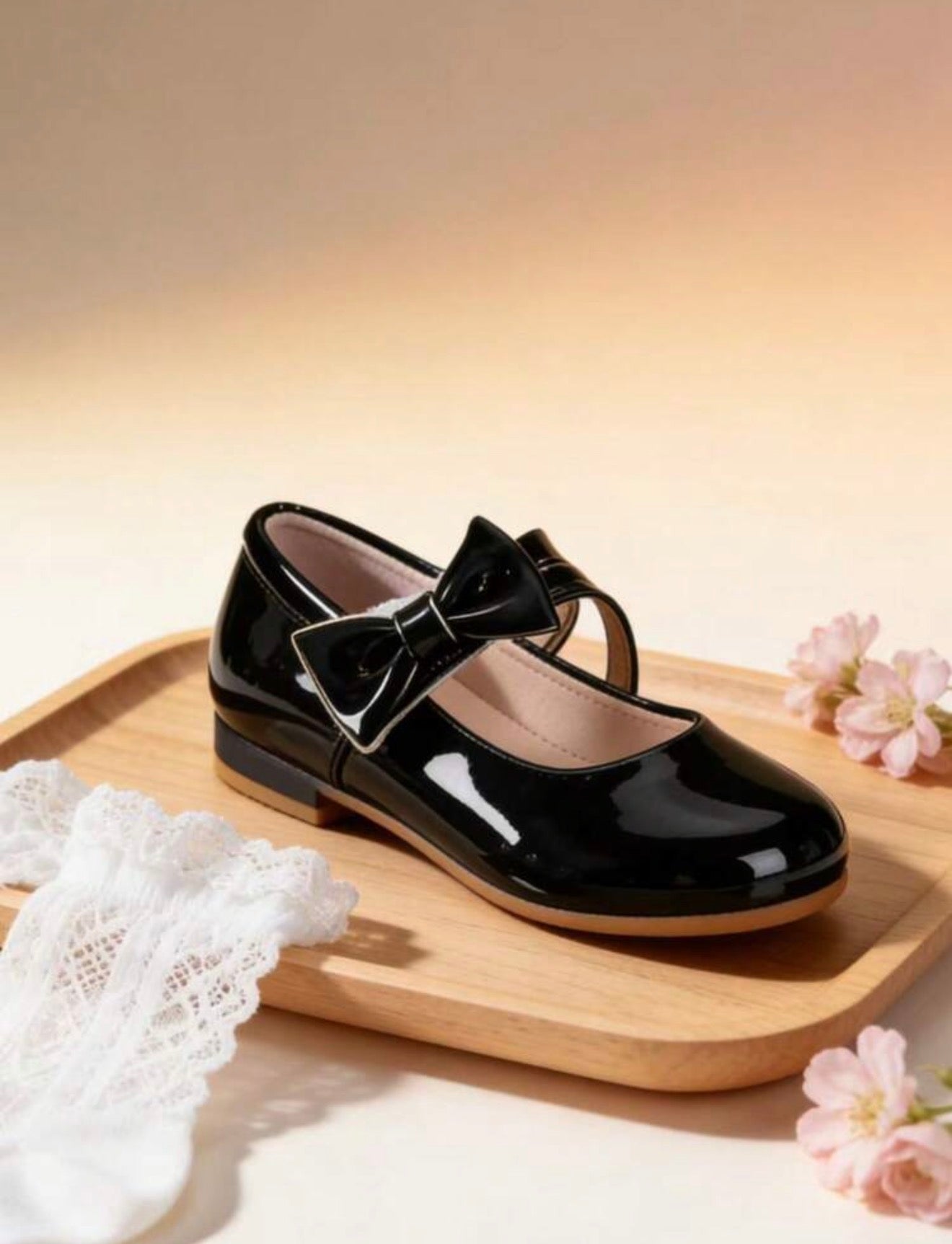 حذاء بناتي ورنيش الفيونكة بكعب