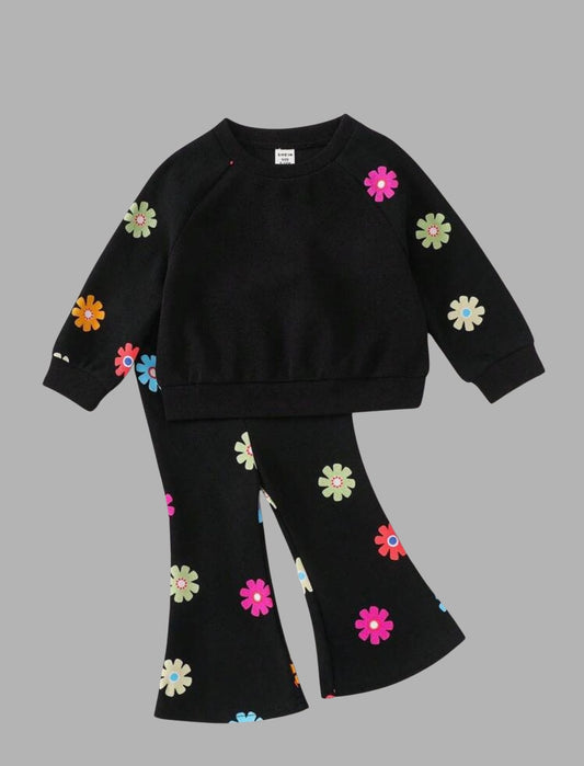 طقم بناتي شتوي أسود مزهر (سويت-شيرت + بنطلون فلير)