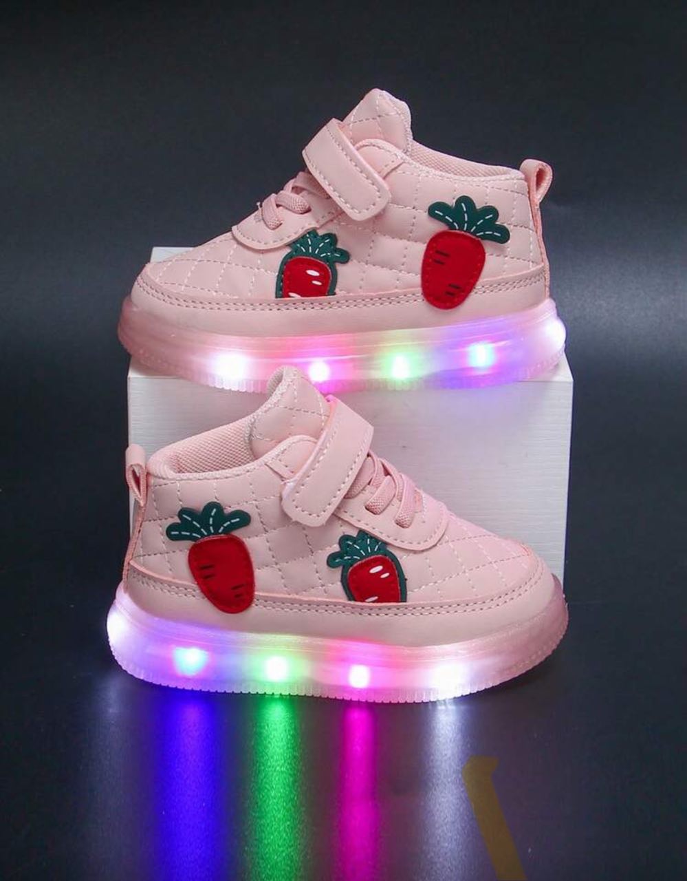 شوز مضئ بينك برسومات فراولة - Kenda Shop