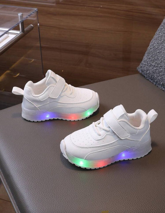 شوز مضئ ابيض - Kenda Shop